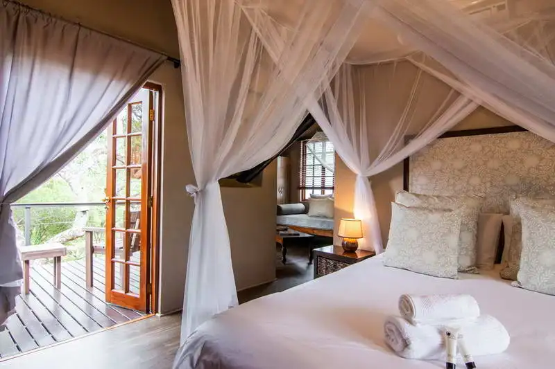 Sleep in luxury at Braai Safari Lodge